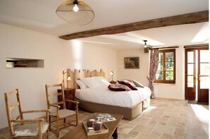 1 bedroom, bed sheets