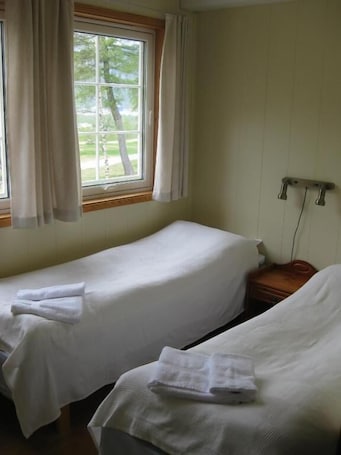 Chambre Double ou avec lits jumeaux, 1 chambre | Bureau, Wi-Fi gratuit, draps fournis. Trædal Hotell