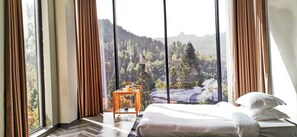 Deluxe-Dreibettzimmer | Hochwertige Bettwaren, Daunenbettdecken, schallisolierte Zimmer