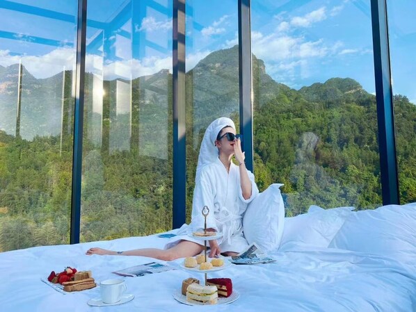 Panoramic Studio Suite | Premium bedding, down comforters, soundproofing, free WiFi - Warm Place (Zhangjiajie)