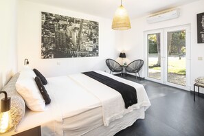 6 bedrooms, in-room safe, iron/ironing board, free WiFi