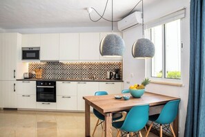 Réfrigérateur, micro-ondes, four, lave-vaisselle