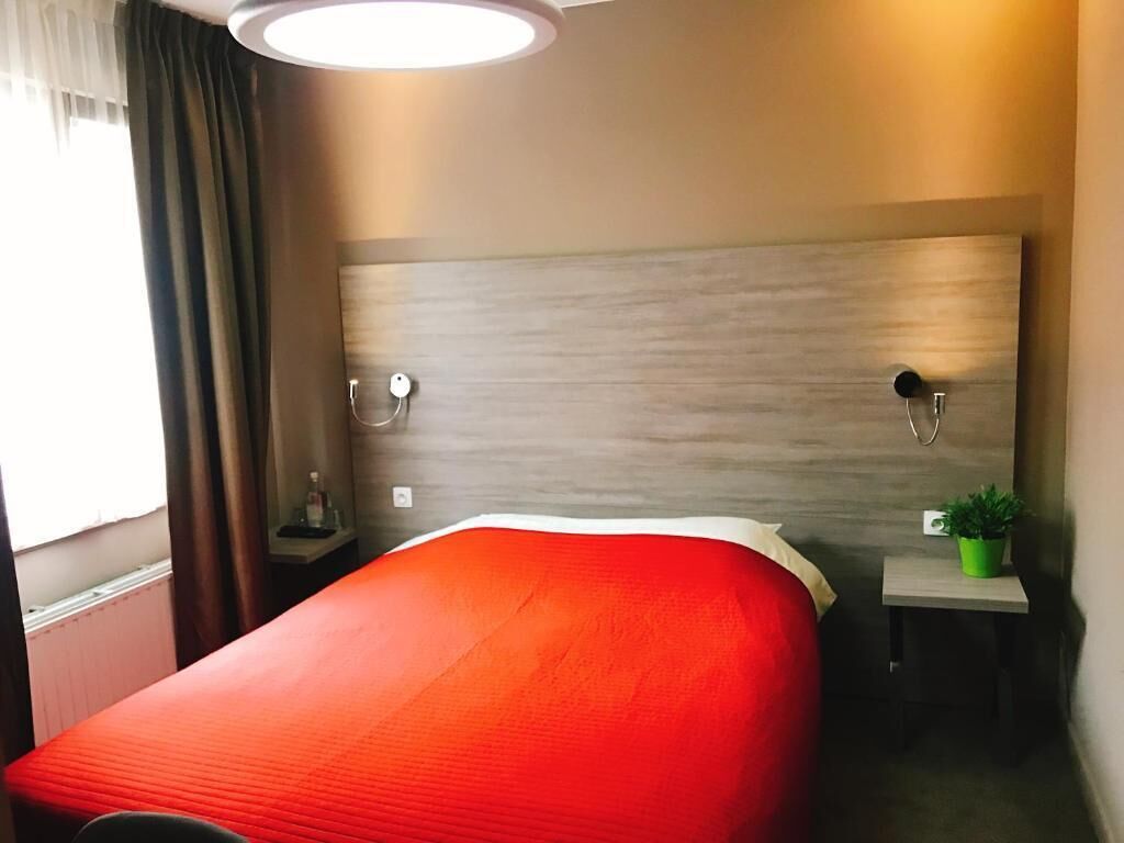 办公桌、隔音、熨斗/熨板、免费 WiFi