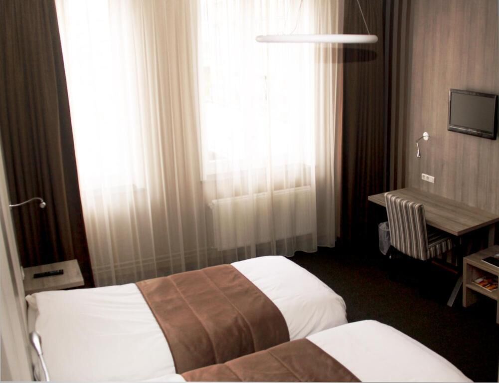 Basic-Doppelzimmer | Schreibtisch, schallisolierte Zimmer, Bügeleisen/Bügelbrett