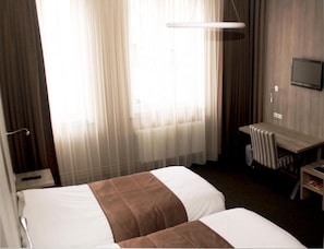 基础双人房 | 办公桌、隔音、熨斗/熨板、免费 WiFi