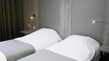 Basic Double Room | Desk, soundproofing, iron/ironing board, free WiFi