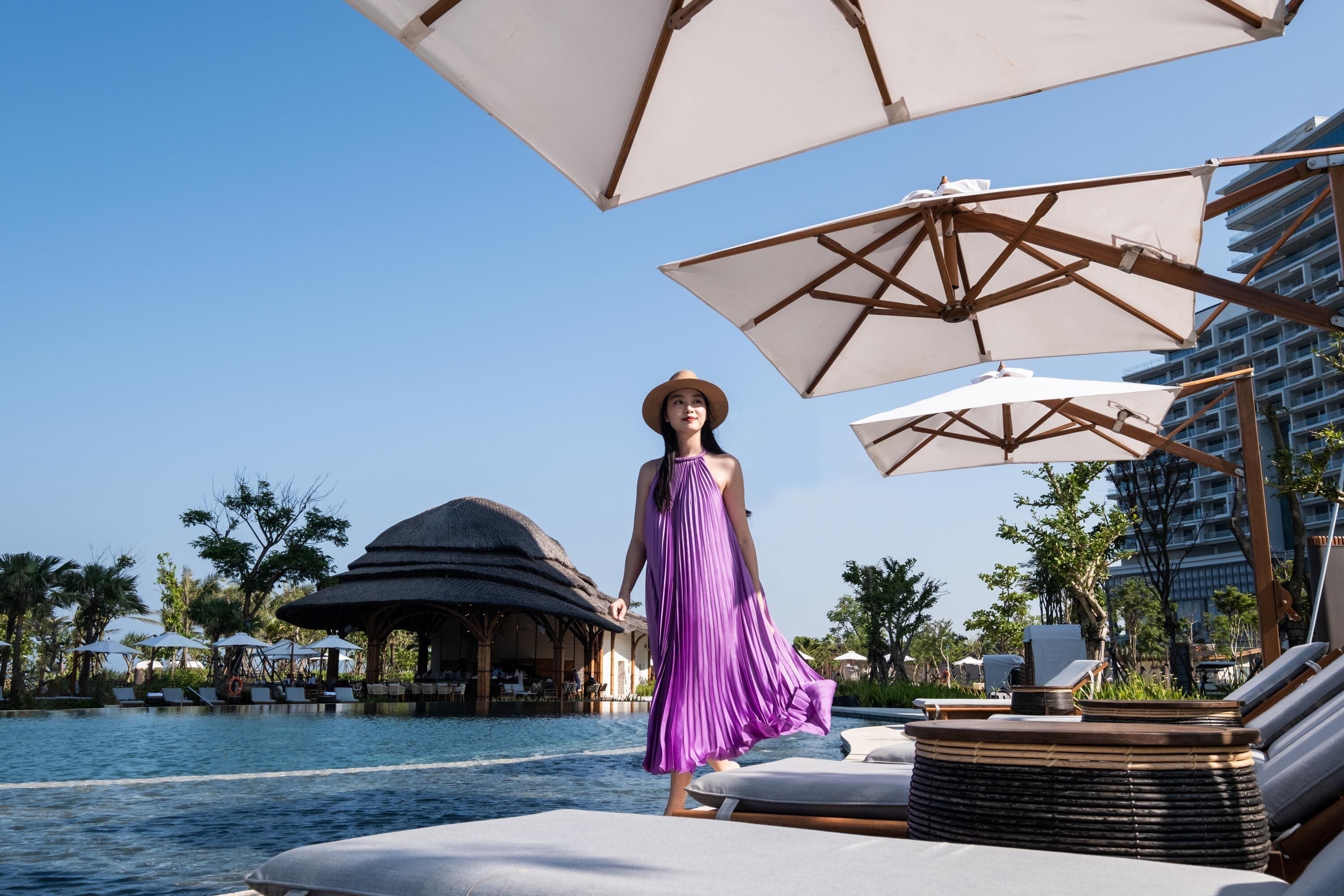 Una piscina al aire libre de temporada