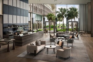 2 か所のバー / ラウンジ