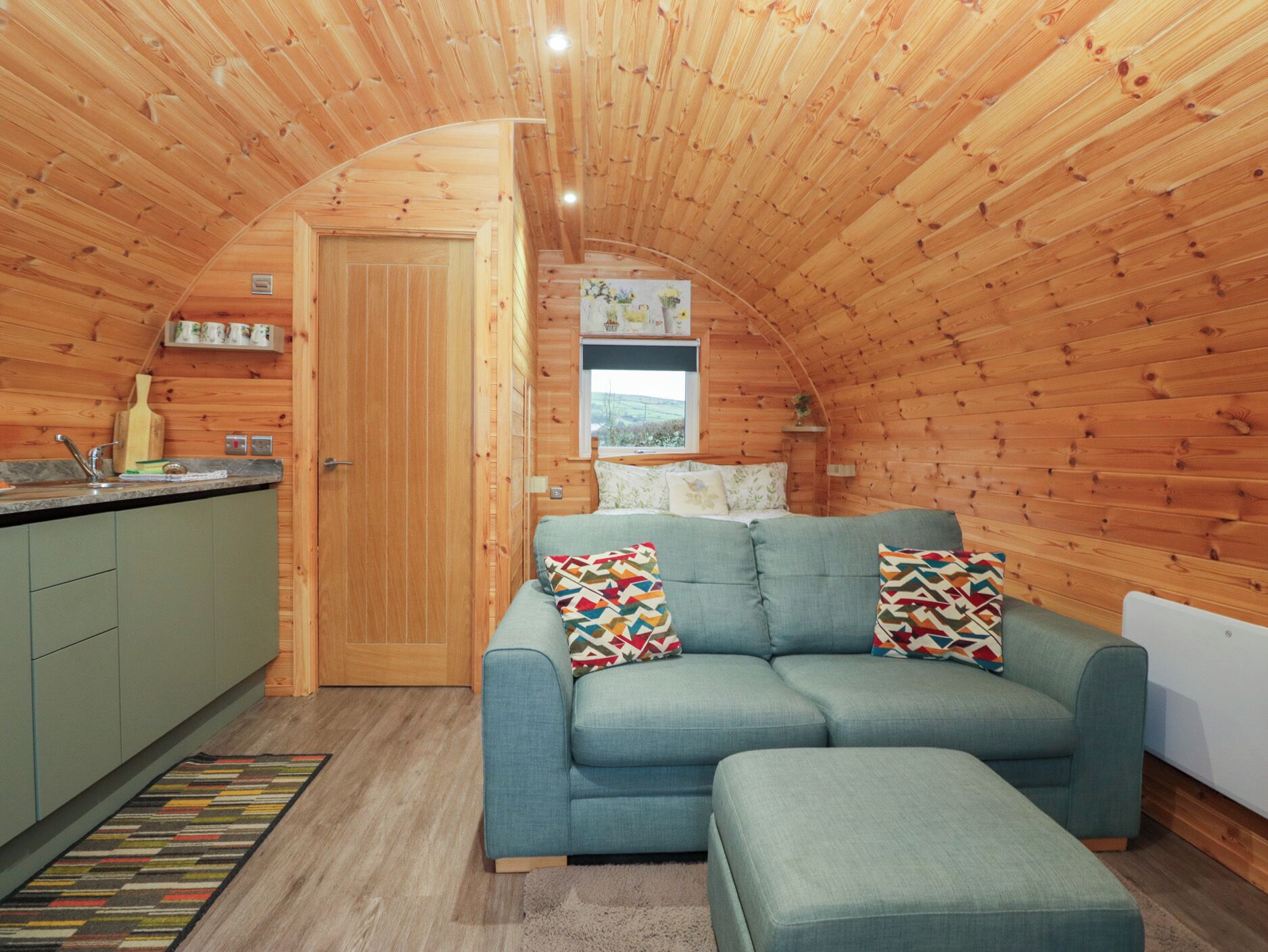 Beech, Romantic, With Hot Tub In Ulverston - Ulverston