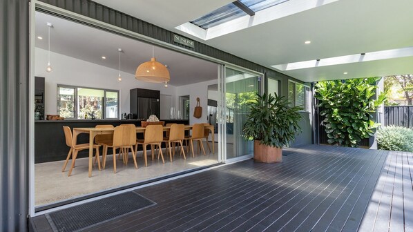 屋外ダイニングエリア