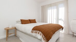 4 bedrooms, Internet, bed sheets - Stunning, Sleek and Refined, The Black Beach House is perfection from the time you walk through the (Elizabeth Beach)