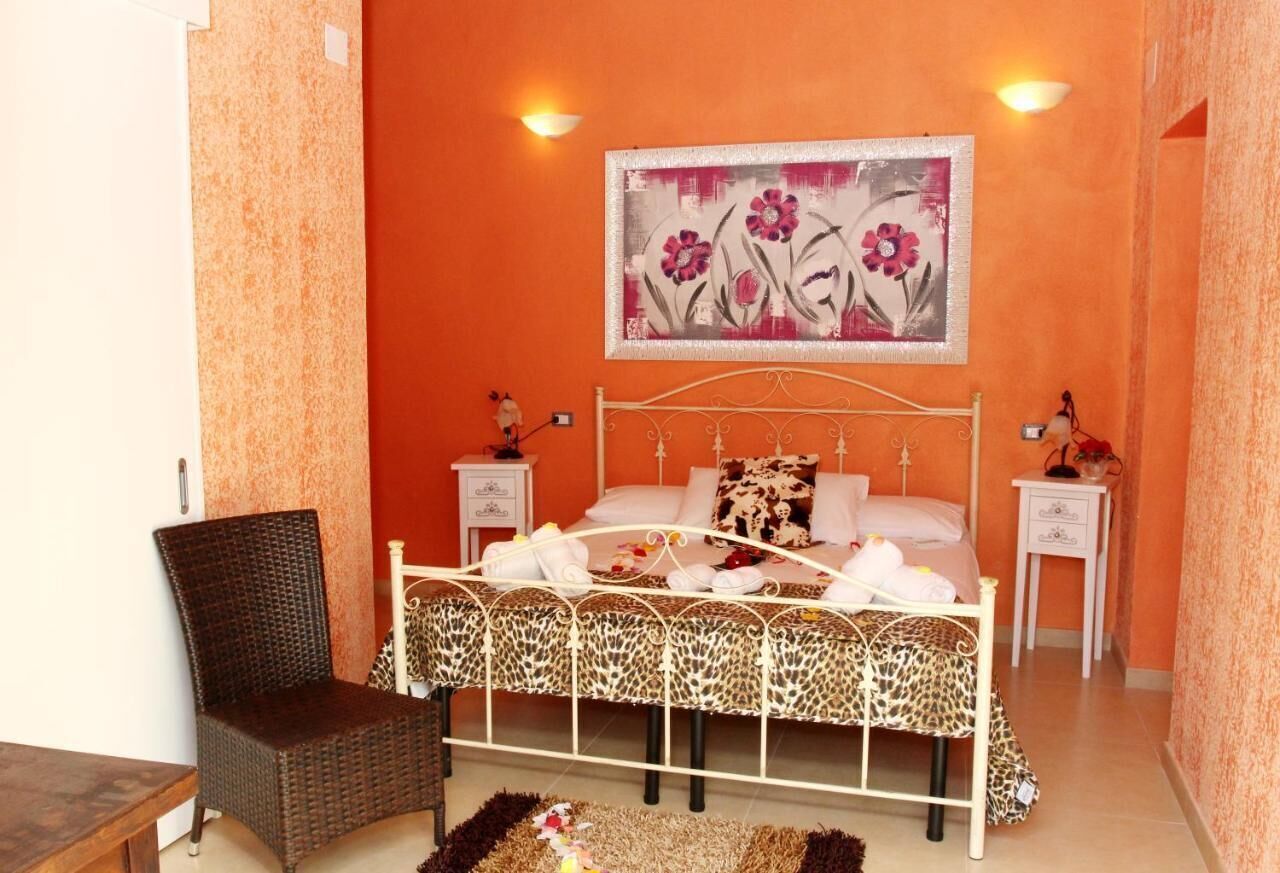 Minibar, desk, soundproofing, iron/ironing board
