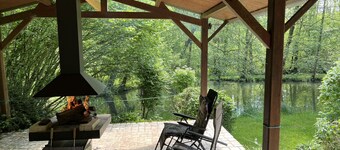 Nature Retreat: Lakeside Chalet with Fishing and Scenic Views