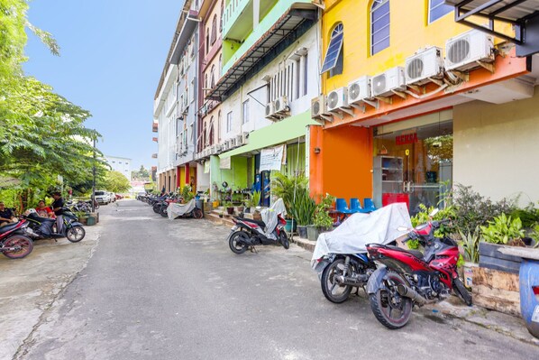 Front of property - Hotel O Wisma Heksa (Batam)