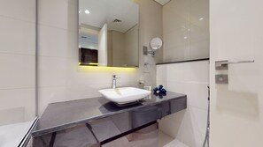 시티 스튜디오 | 욕실 | 샤워 시설, 헤어드라이어, 타월