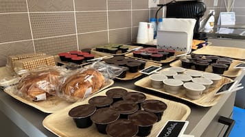Az árban foglalt önkiszolgáló rendszerű reggeli mindennap