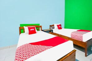 Quarto duplo standard | Espaço de trabalho para notebook, Wi-Fi de cortesia, roupa de cama
