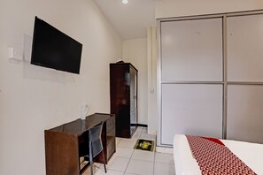 Laptop workspace, free WiFi, bed sheets