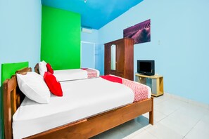 Laptop workspace, free WiFi, bed sheets - OYO 91861 Pemuda Kemuning Guest House (Samarinda)