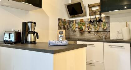 Mein Lieblingshafen -moderne 2 Zimmer Nichtraucher-Wohnung , 100m bis zur Ostsee