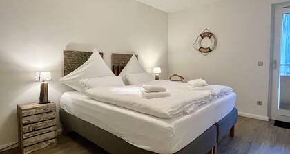 Mein Lieblingshafen -moderne 2 Zimmer Nichtraucher-Wohnung , 100m bis zur Ostsee