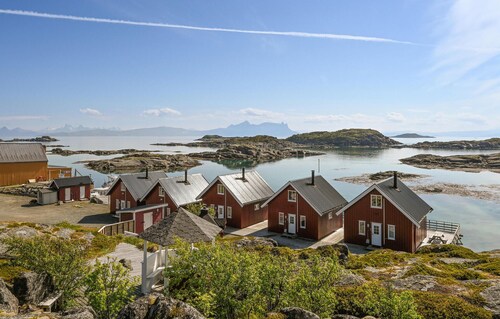 Amazing home in Offersøy with sauna