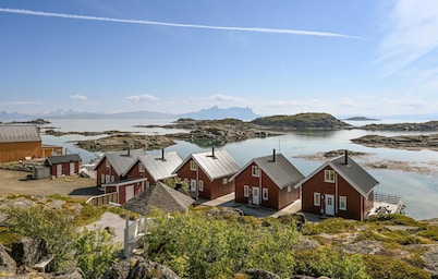 Amazing home in Offersøy with sauna