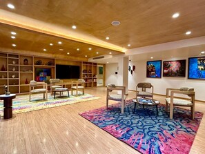 Lobby-lounge
