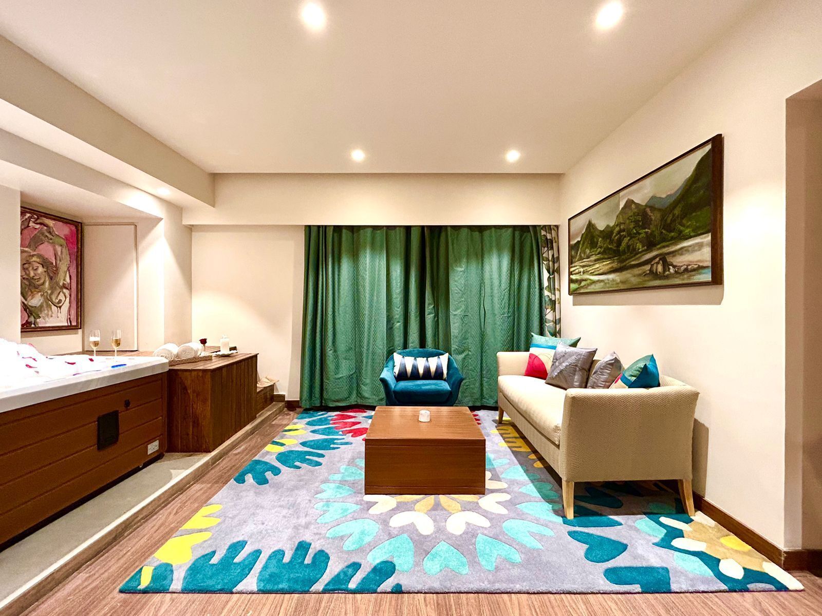 奢华客房, 热水浴缸 | 迷你吧（备有免费物品）、客房内保险箱、特色装修、特色家居