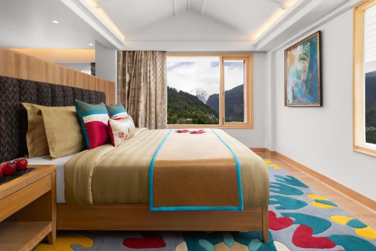 Deluxe Mountain View with Private Balcony