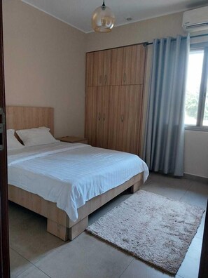 Room | Iron/ironing board - Larjoe guesthouse (Tema)