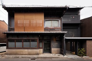 Mặt tiền nơi lưu trú