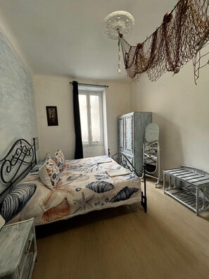 1 chambre, fer et planche à repasser, Wi-Fi gratuit, draps fournis