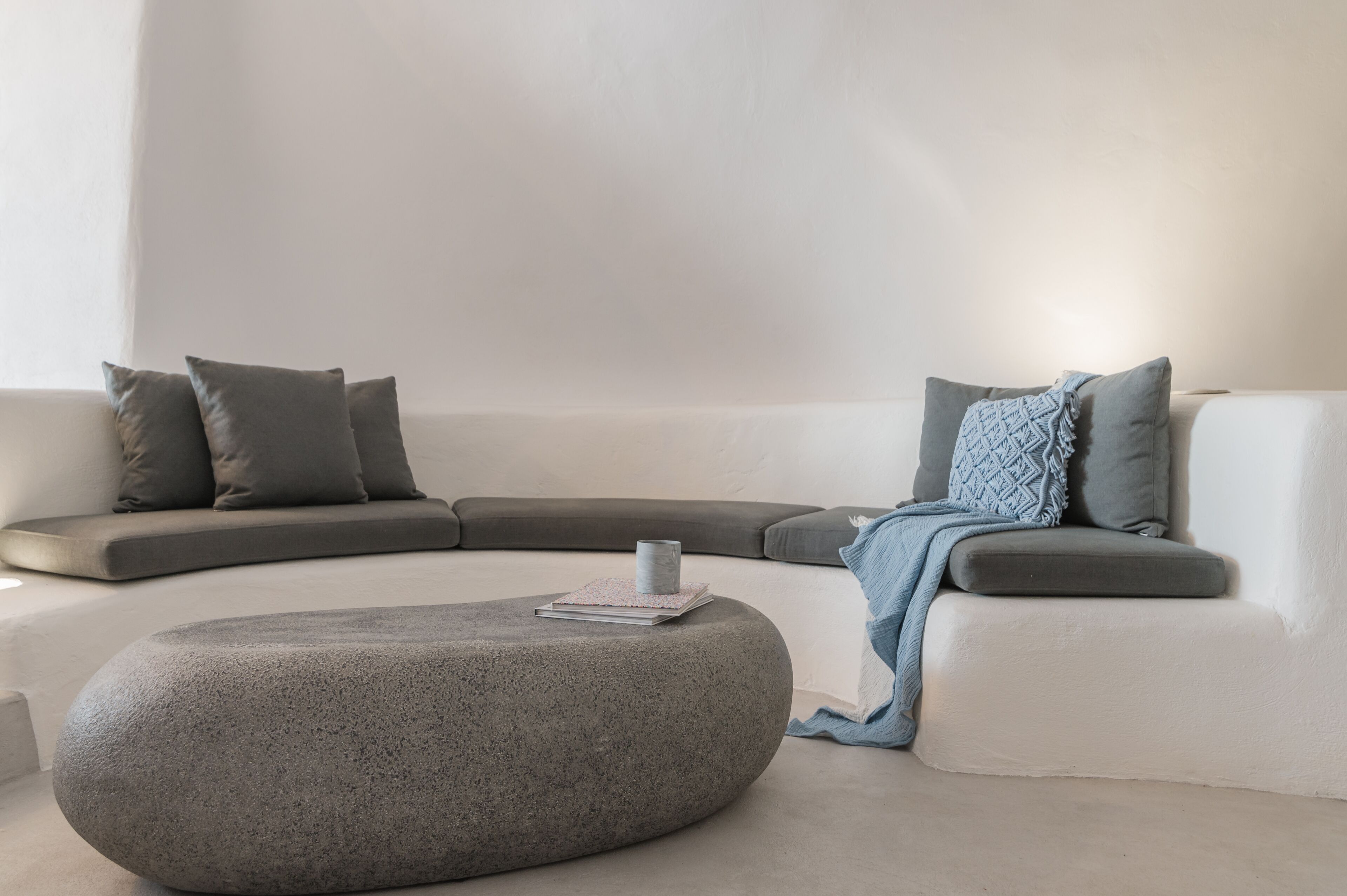 Villa de lujo | Zona de estar | Smart TV de 32 pulgadas con canales digitales