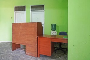 Reception - SPOT ON 91325 Pondok Hijau Guest House Syariah (Hegarmanah)