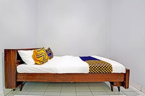 Double Room | Bed sheets - SPOT ON 91325 Pondok Hijau Guest House Syariah (Hegarmanah)