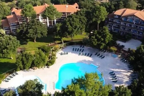 Sunny terrace overlooking golf course and forest.★