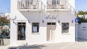 A white building with a sign reading "the Island". - Afluencia Complex Studio 6 by Mykonianvilla (Naousa)