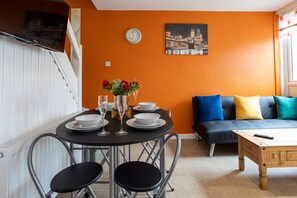 Dining - Hurley House, 4 bedroom house near Manchester Airport (Cheadle)