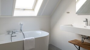 Bathroom - Semi-detached accommodation for up to 4 people (Nieuwvliet-Bad)