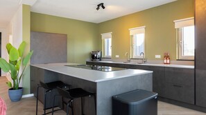 Fridge, stovetop, dishwasher, toaster - Zeeuwse Deel Zee Generation home (Nieuwvliet-Bad)