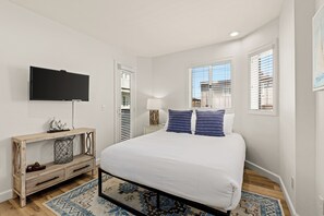 3 bedrooms, desk, iron/ironing board, travel crib