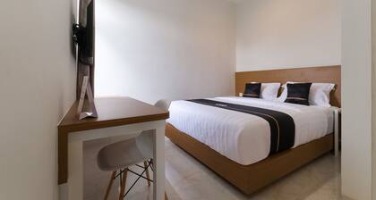 Super OYO Collection O 90023 Damar Kusumo Guest House