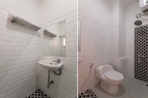 Doppia Deluxe | Bagno | Doccia, asciugamani, carta igienica