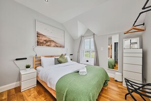 Exclusive Apartment, Multiple Beds | Premium bedding, individually decorated, individually furnished, desk - Dunluce Park - Portrush by the Sea (Portrush)