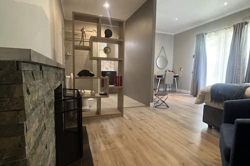 Luxury Room | Individually decorated, individually furnished, desk, laptop workspace