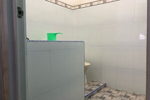 双人房 | 遮光窗帘、免费 WiFi、床单