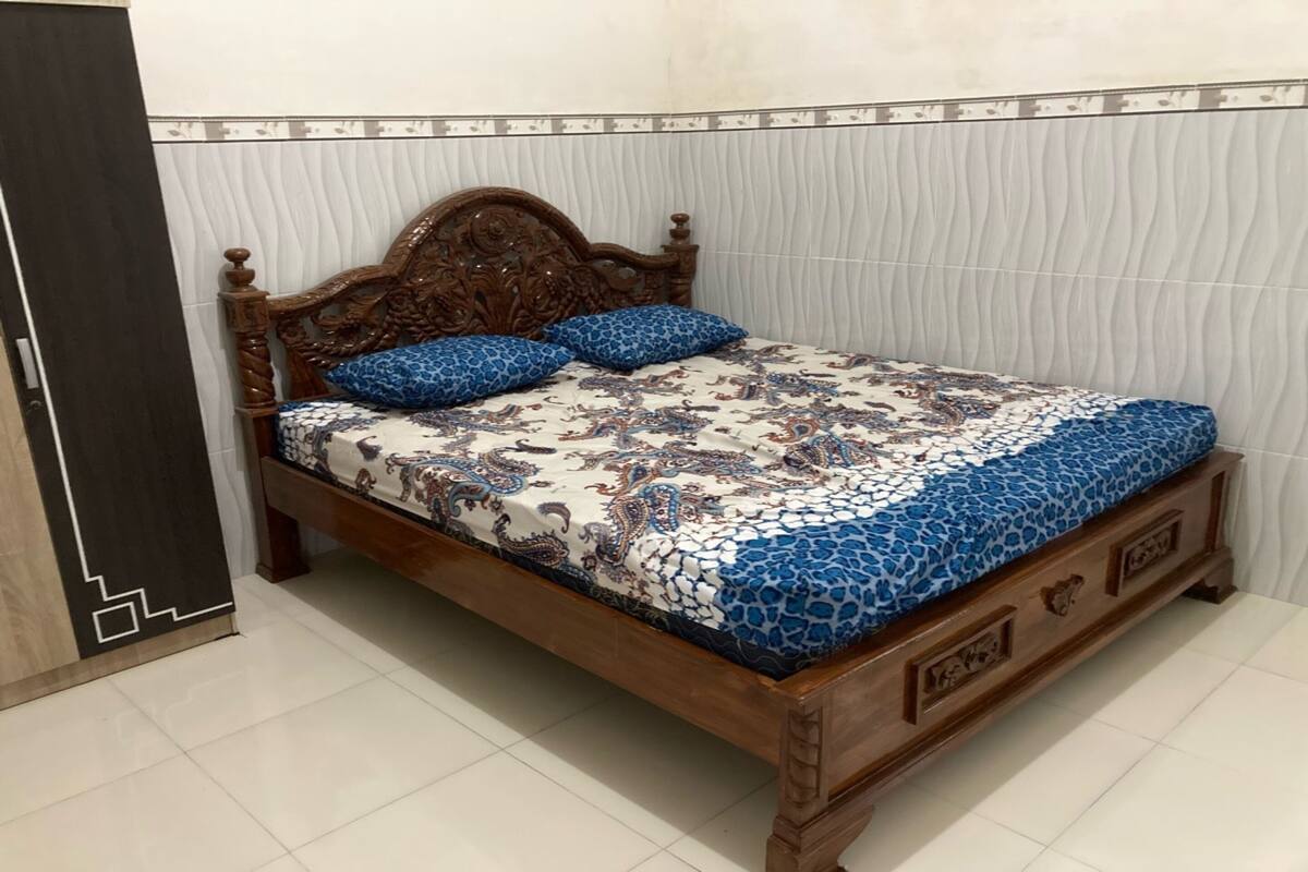 Double Room | Blackout drapes, free WiFi, bed sheets