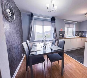 Dining - Entire home for 6+Free parking (Newcastle upon tyne)