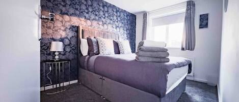 3 bedrooms, desk, iron/ironing board, WiFi